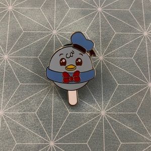 Disney munchling pin